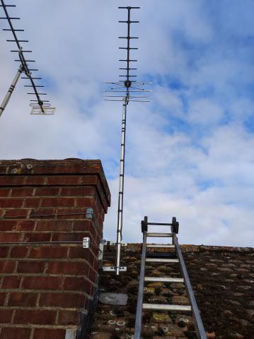 New digital aerial installation in Hemel Hempstead on a a 10ft mast to gain more height due to trees.